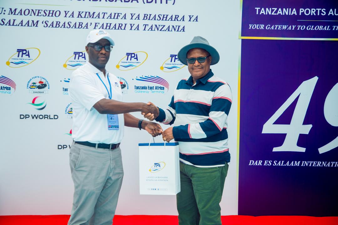MWENYEKITI WA BODI YA WAKURUGENZI TPA ATEMBELEA BANDA LA TPA KATIKA MAONESHO...