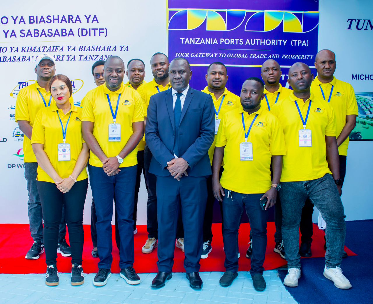 KATIBU MKUU WA WIZARA YA UCHUKUZI ATEMBELEA BANDA LA TPA, DP WORLD...