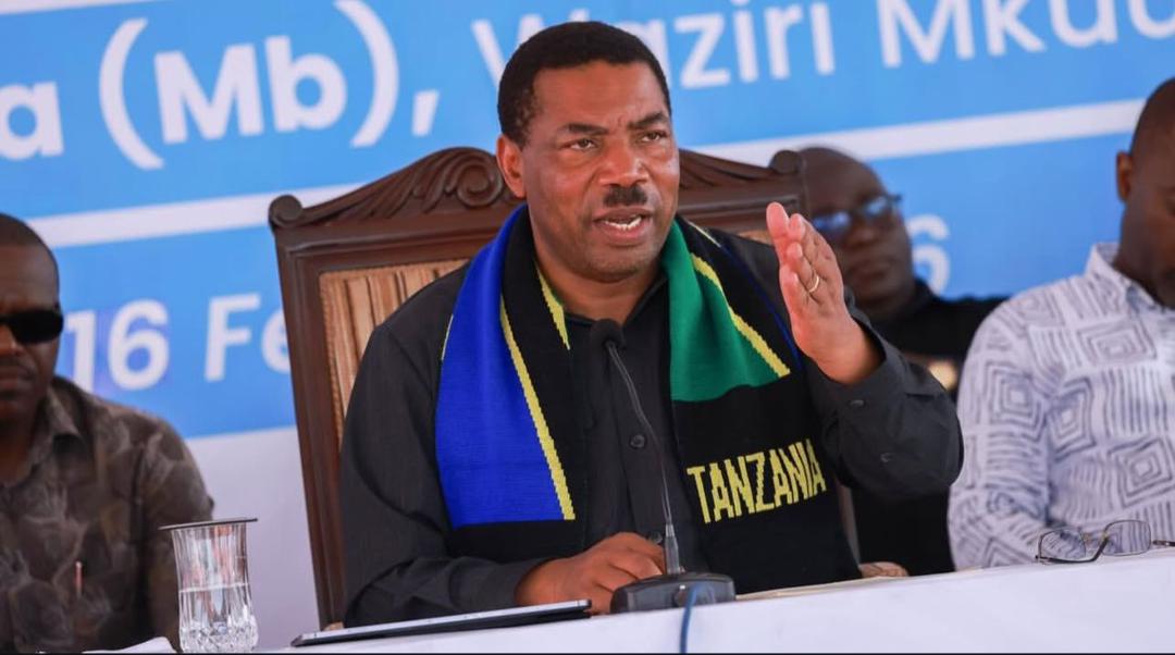 WAZIRI MKUU AFANYA ZIARA YA KIKAZI BANDARI YA TANGA